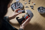 LEGO Star Wars: The Mandalorian Helmet (75328) - Image 6