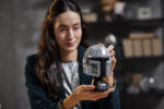 LEGO Star Wars: The Mandalorian Helmet (75328) - Image 9